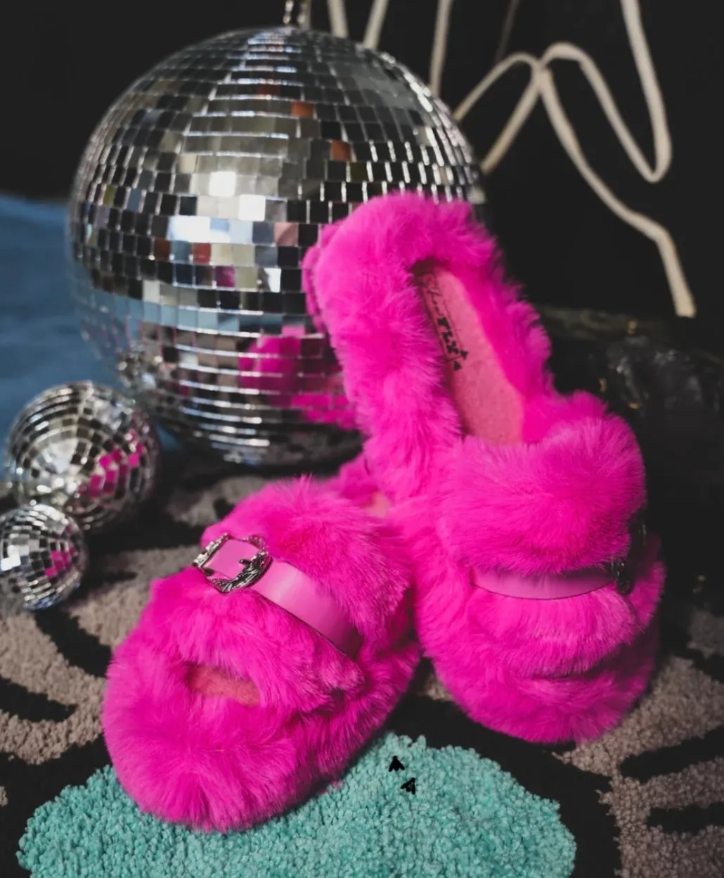 Home buckles SLIPPERS    PINK